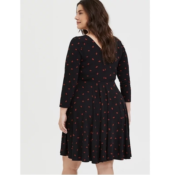 Torrid size 2 BLACK RED LIPS print 👄 kiss 💋 STUDIO KNIT SKATER DRESS - Picture 5 of 9